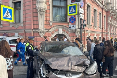 На Невском в ДТП пострадали четверо пешеходов, трое — подростки