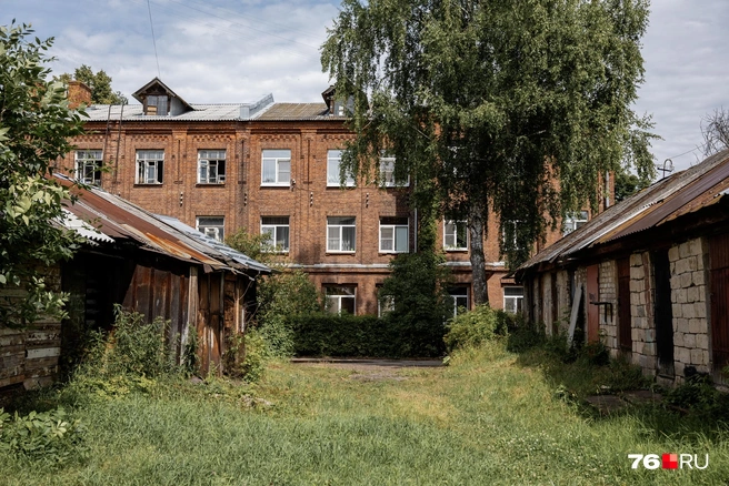 Сарайки, возможно, по возрасту не уступают историческим домам, но по виду… | Источник: Александр Куренной / 76.RU