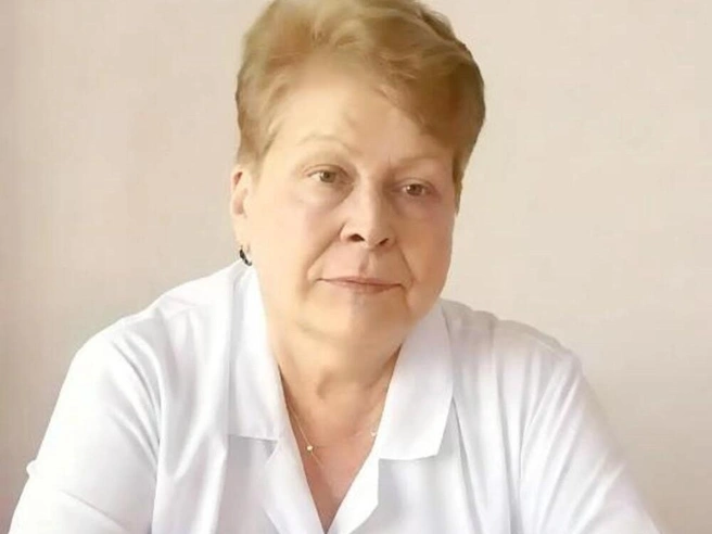 Вера Зеленцова окончила педиатрический факультет Свердловского медицинского института в 1972 году, начав карьеру с должности участкового педиатра. | Источник: читательница E1.RU