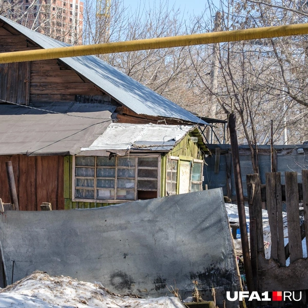 Ещё один покосившийся дом | Источник: Булат Салихов / UFA1.RU