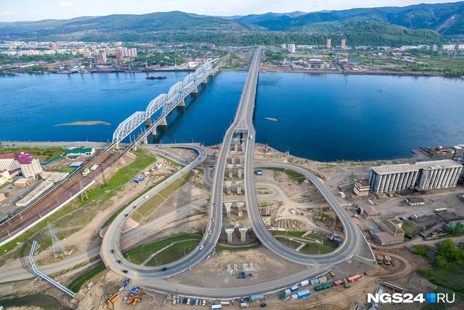 К самому мосту пришлось строить и развязку | Источник: Артем Ленц / NGS24.RU