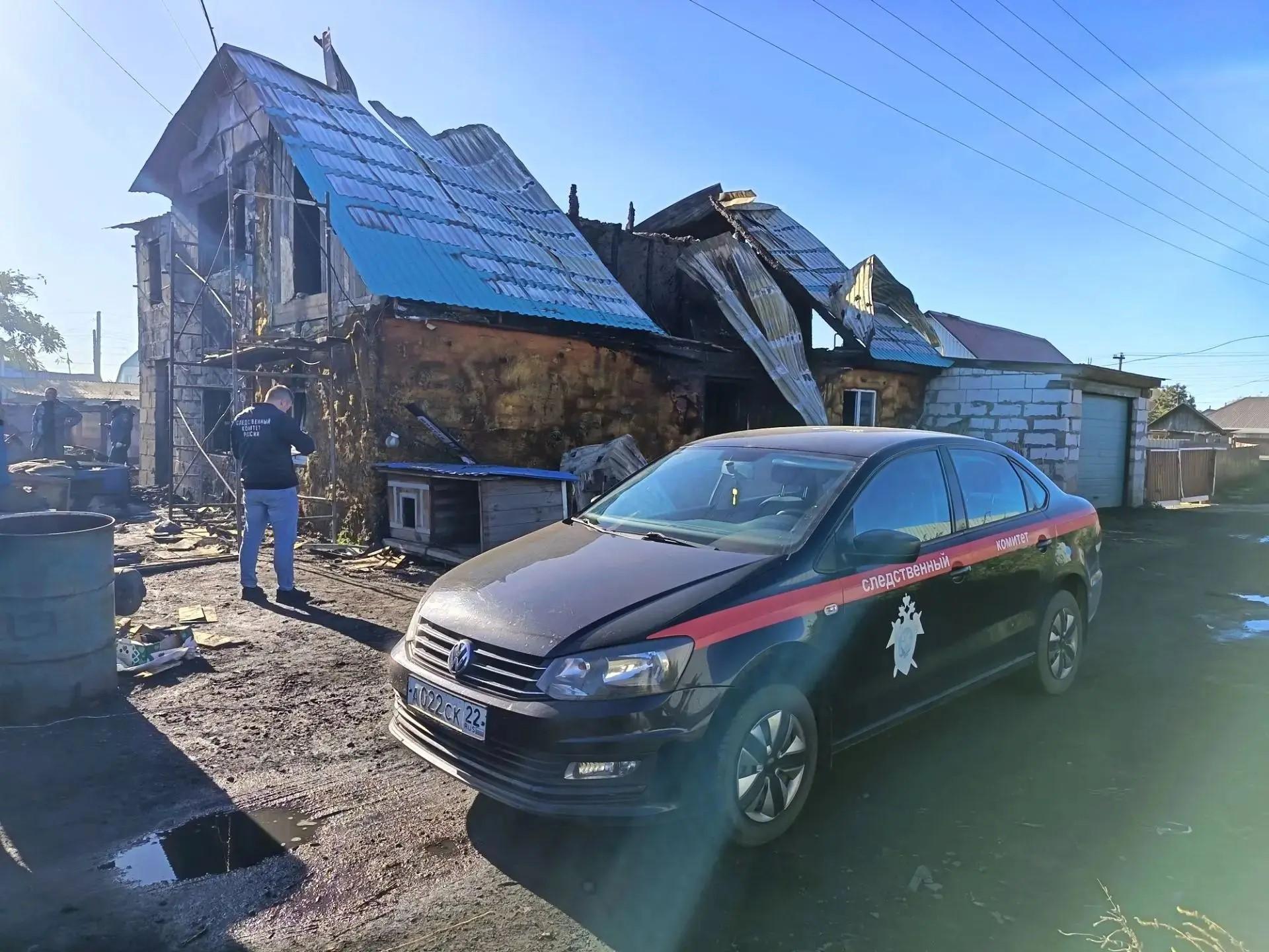 В Алейске при пожаре погибли мать и трое детей — возбуждено уголовное дело. Фото