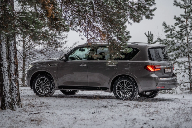 Infiniti QX80: машина времени без машины времени