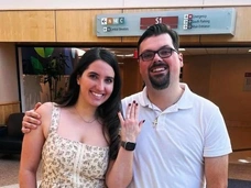 Они встретились, очнувшись после комы, а спустя годы обручились в той же больнице: трогательная история пары из Миннесоты