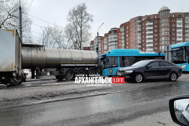 Пострадавших в аварии нет | Источник: Архангельск life / Vk.com
