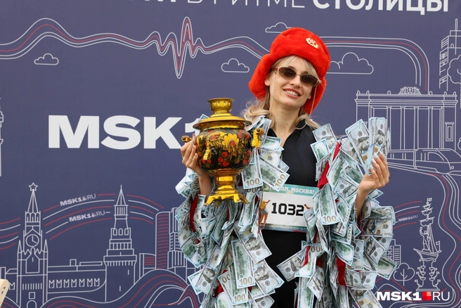 Эта девушка решила побороться за самый фееричный костюм | Источник: Артем Устюжанин / MSK1.RU