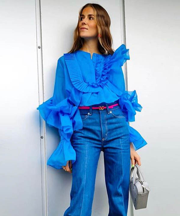 С чем носить блузку H&M цвета электрик: показывает блогер из Норвегии