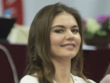 Сияющая Алина Кабаева произвела фурор на юношеском турнире