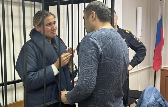«Пощекотавшая» Родину-мать Алена Агафонова отправлена под арест: будни нарушившей закон блогерши
