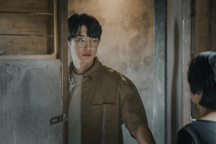 В дораме снялся Чанёль из EXO | Источник: кадр из дорамы «Один в лесу» | Netflix