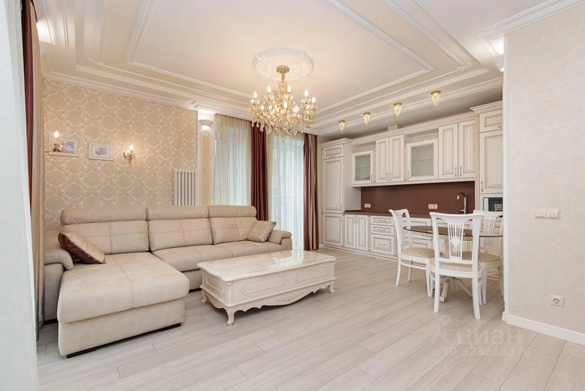 Площадь кухни составляет 25 квадратных метров | Источник: Агентство недвижимости «Леся Александровна»