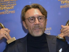 Сергей Шнуров прокомментировал свой отъезд из России