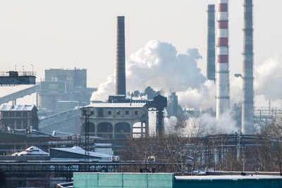 Зарево и выбросы на кемеровском заводе: причины