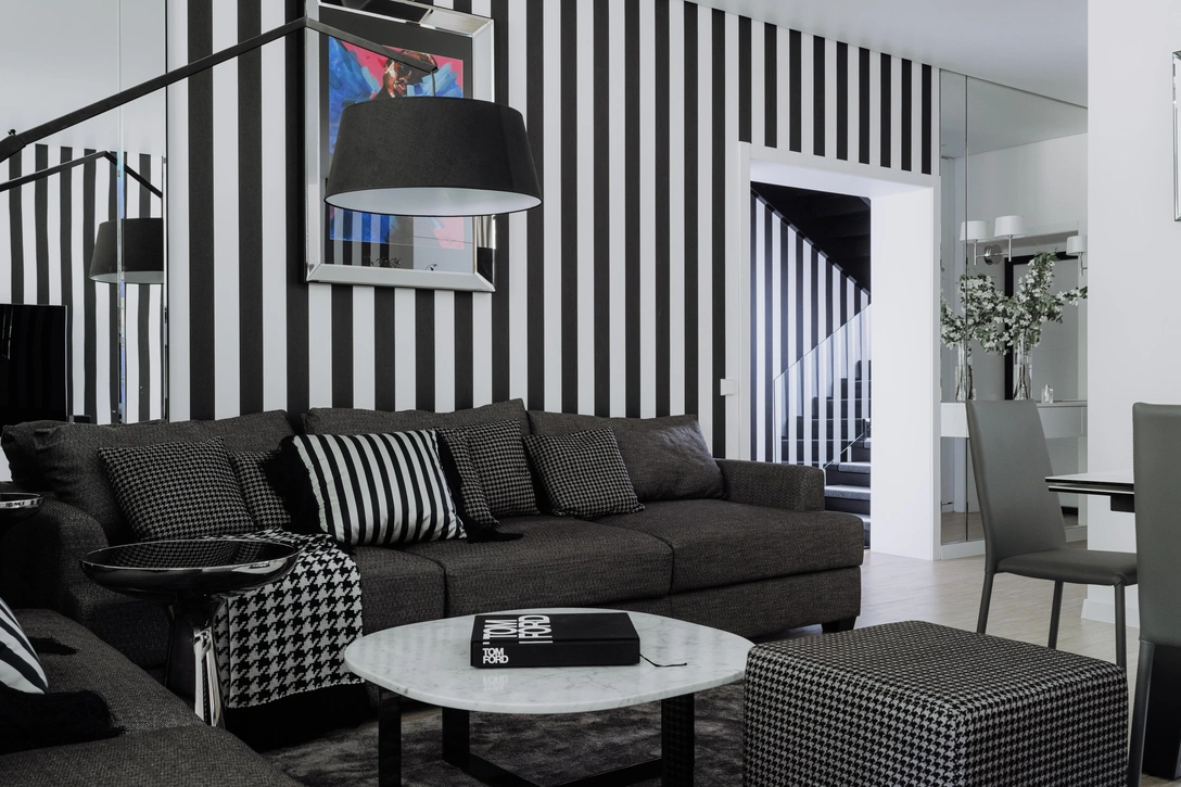 Гостиная. Диваны, Side by Side. Плед, Gala Home. Текстиль, Tata Home. Столики, Molteni и Eichholtz. | Источник: Ян Игер