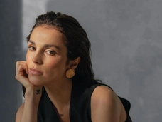 «Голова взрывается. Муж помогает с ребенком»: Сати Казанова стала студенткой в 43 года