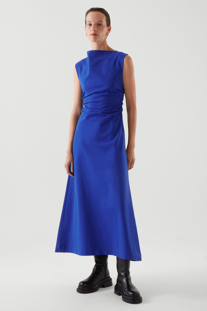 Blue fall: вечернее платье COS из органического хлопка