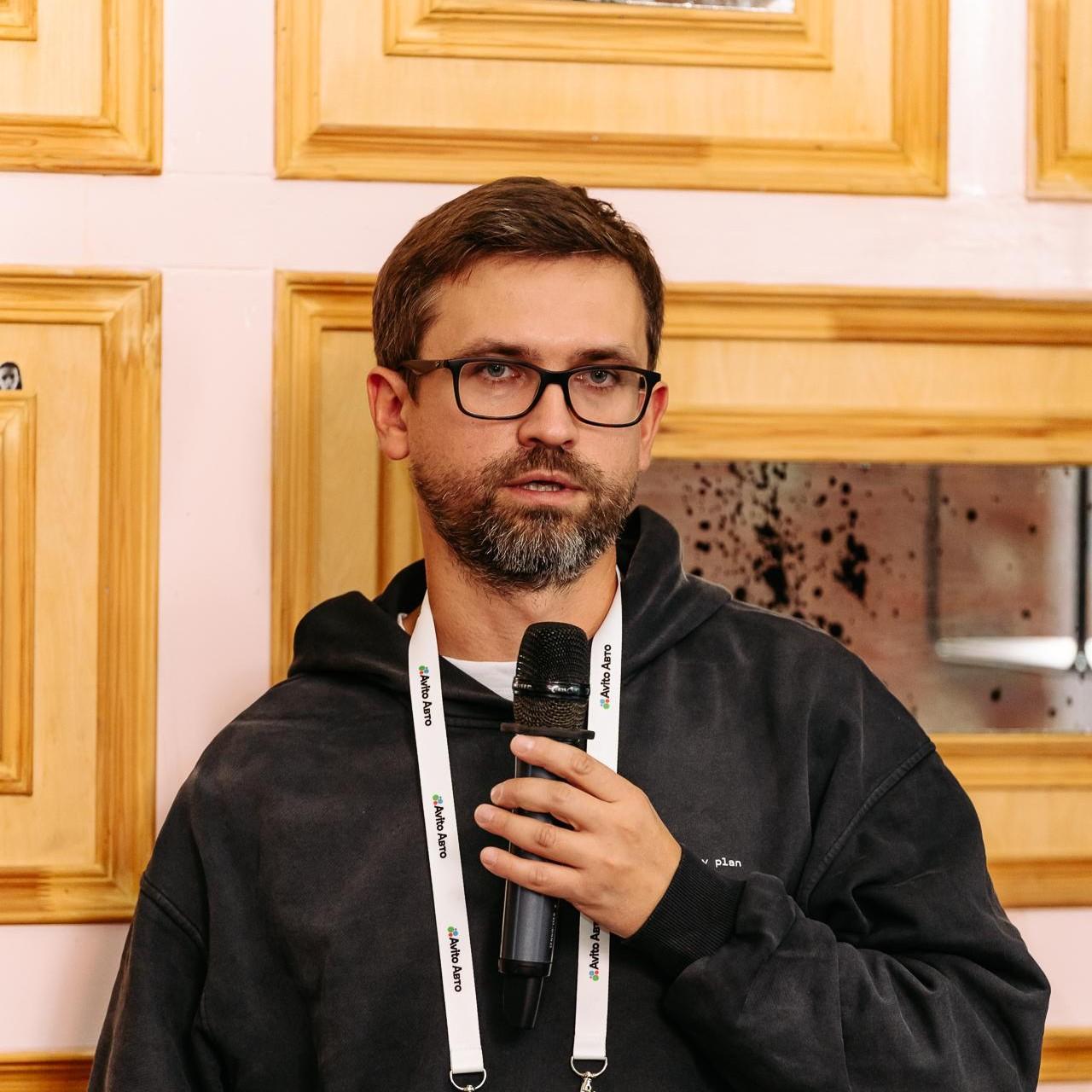 <p>Дмитрий Иванов</p>