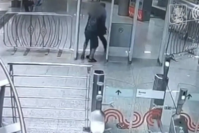 Суд дал 8 лет пассажиру за нападение с ножом на охранника метро