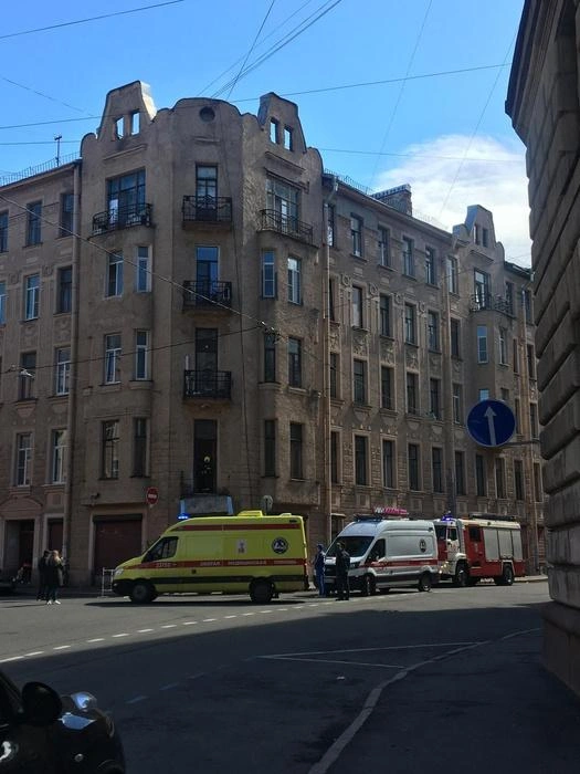 Двое рабочих получили травмы при обрушении балкона на Малой Пушкарской | Источник: ДТП и ЧП | Санкт-Петербург | Питер Онлайн | СПб