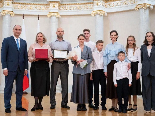 В августе 2025 года семье вручили орден «Родительская слава» | Источник: «Мама сможет» / T.me