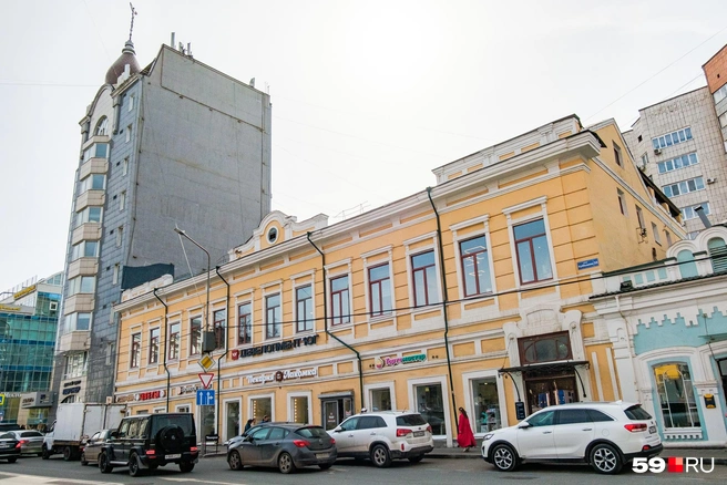 Вид на старинный дом со стороны улицы Куйбышева | Источник: Тимофей Калмаков / 59.RU