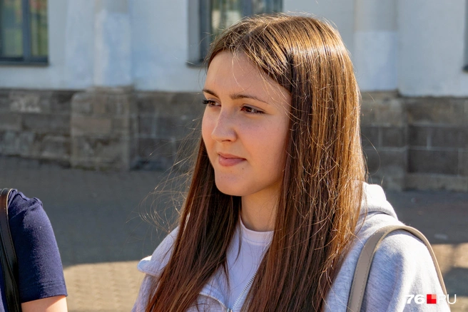 Арина с раннего детства мечтала о работе в банке. График 5/2 и офисная специфика ее не пугают | Источник: Кирилл Поверинов / 76.RU