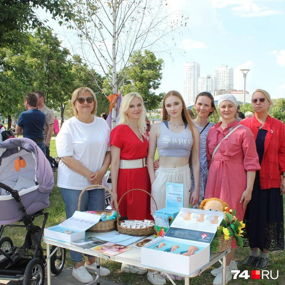 Чаще всего активисток замечают в праздники, например, 8 июля (День семьи, любви и верности) или 1 июня (День защиты детей) | Источник: БлагоВестница / Vk.com