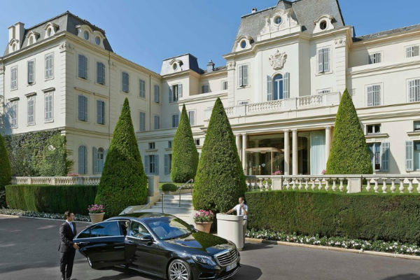 Отель Du Cap-Eden-Roc пользуется огромной популярностью среди олигархов