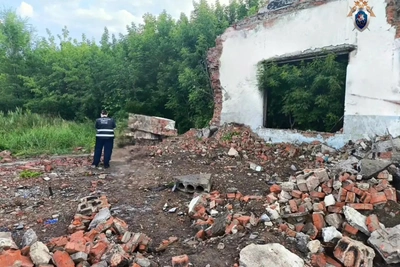 Стена упала на подростка: подробности трагедии в Омске