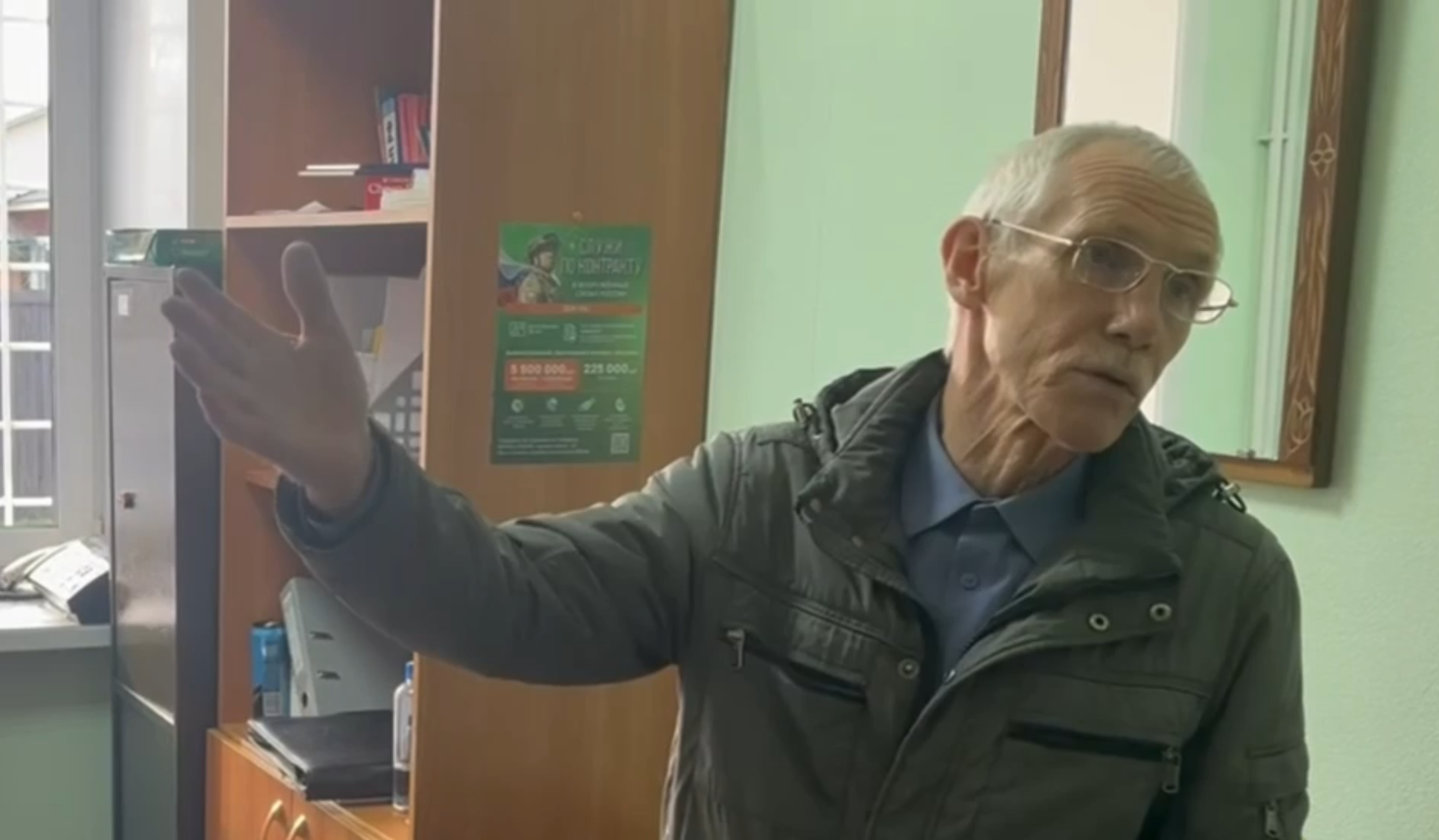 «А чё ты сюда машину ставишь?» Киренчанин разбил автомобиль соседки арматурой
