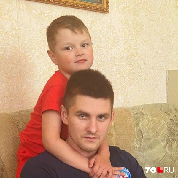 Сыновья Елены во всём помогают маме | Источник: Елена Веденеева