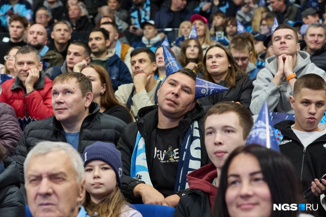 Сразу после начала третьего периода гостям удалось забросить еще одну шайбу в новосибирские ворота | Источник: Александр Ощепков / NGS.RU