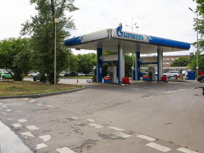 СМИ сообщили об ограничениях на АЗС «Газпром нефть» в Москве | Источник: Артем Устюжанин / MSK1.RU