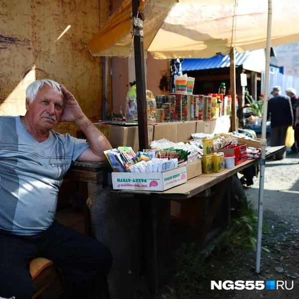 У продавца пестицидов для растений сезон походит к концу  | Источник: Евгений Софийчук / NGS55.RU 