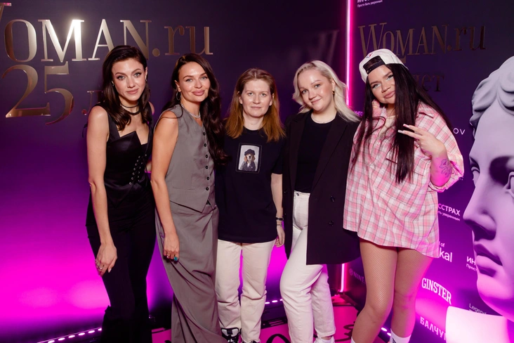 Оля Парфенюк, Наташа Борисова, Саша Муратова, Варя Щербакова и Бьянка