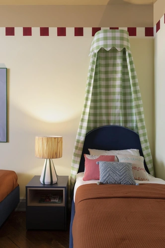 Лампа и тумба, Dantone Home. | Источник: Константин Малюта. Стиль: Даша Косса