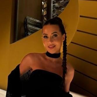 Уже может ходить и купает малыша с помощью старших детей: успехи Лерчек, дающей отпор раку четвертой стадии