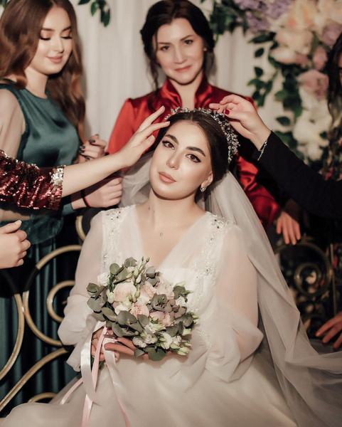 В каких платьях выходят замуж дагестанские невесты: 19 реальных фото