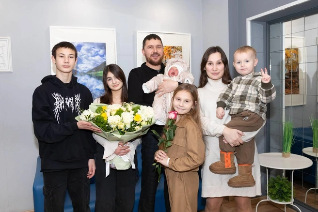 Юлия с мужем и детьми | Источник: предоставлено героиней публикации