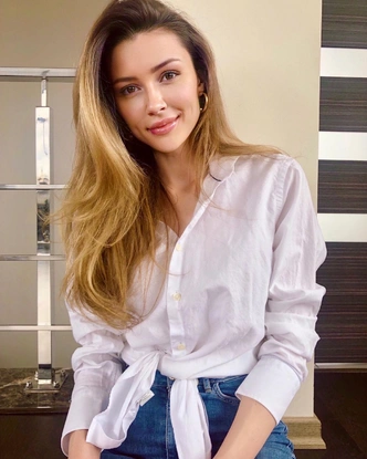 Анна Заворотнюк