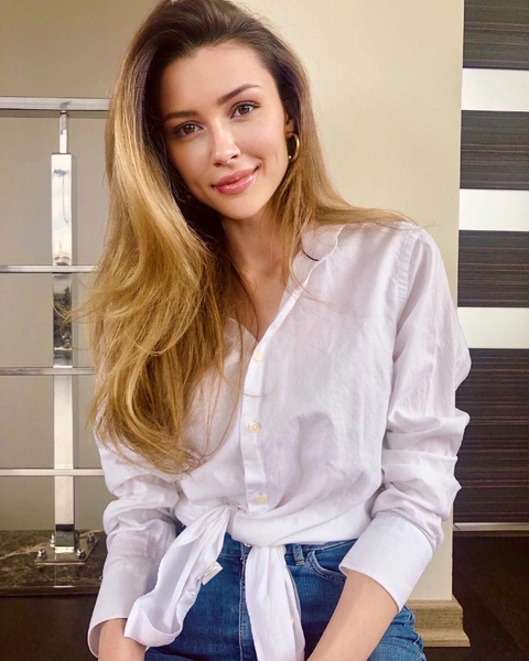 Анна Заворотнюк