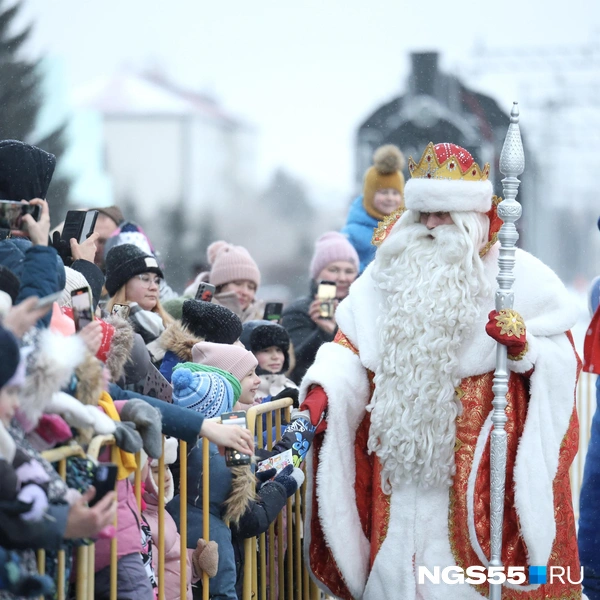 После этого детей и родителей группами пускали внутрь поезда | Источник: Евгений Софийчук / NGS55.RU