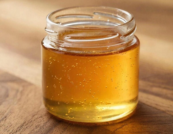 помогает ли мед от кашля | Источник: создано GigaChat