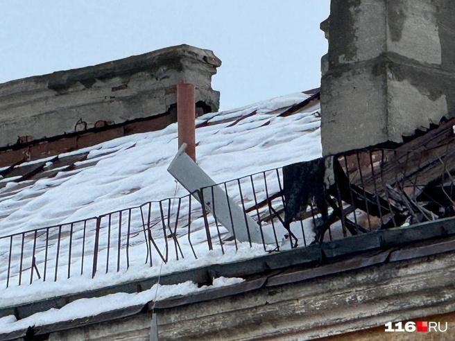 В Казани жильцы третий день не могут вернуться в пострадавший от беспилотника дом. Они беспокоятся о питомцах