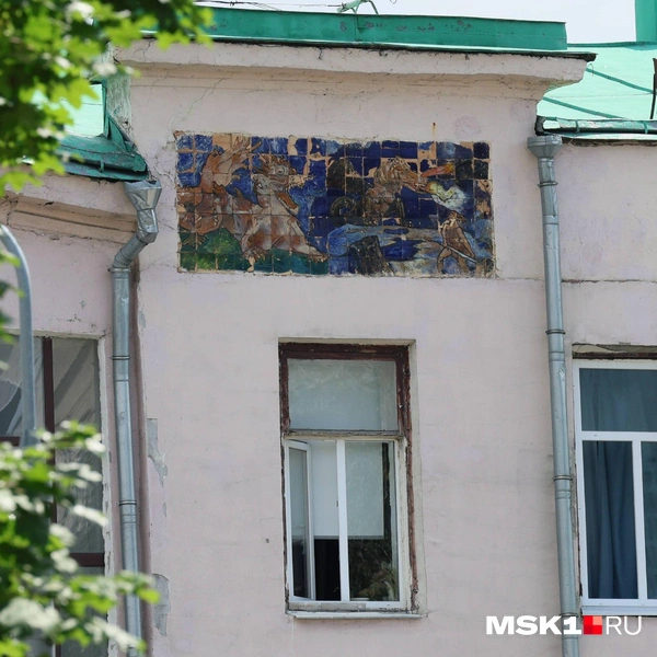 Одним из первых жителей дома на Кремлевской набережной стал Борис Пастернак | Источник: Артем Устюжанин / MSK1.RU