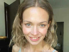 «Чувствую себя живой и счастливой»: забеременевшая от шамана поэтесса поблагодарила хейтеров за полученный негативный опыт