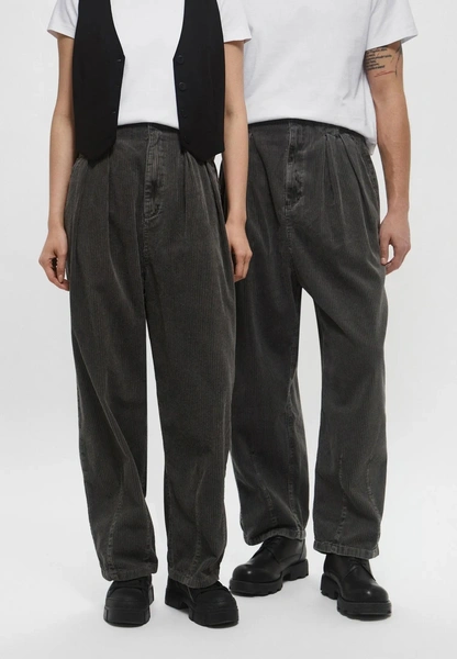 Идеальная база — брюки на осень-зиму 2025/26: лучшие модели у российских брендов Идеальная база — брюки на осень-зиму 2025/26: лучшие модели у российских брендов