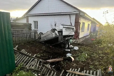 Омичи 16 лет на Opel врезались в дом