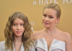 Юля Пересильд защищает 16-летнюю дочь, которую атаковали хейтеры: «Я чиста, Аня чиста…»