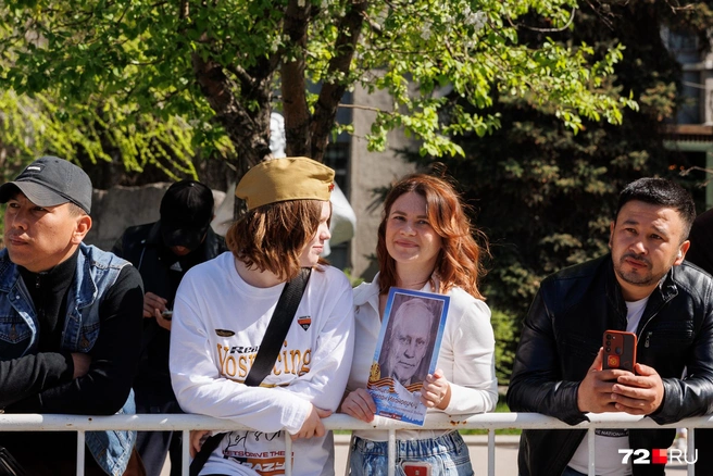 Кажется, за ограждением всем хватило места для того, чтобы насладиться праздником  | Источник: Ирина Шарова / 72.RU